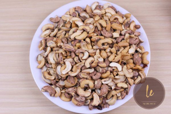 Hạt điều vỡ hỗn hợp còn vỏ lụa rang muối 500gr